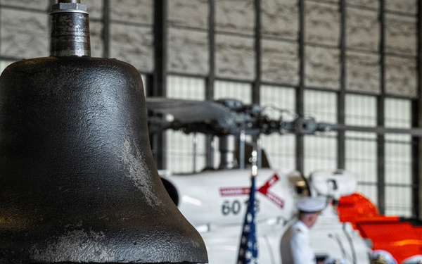 Coast Guard Air Station Kodiak holds change of command ceremony