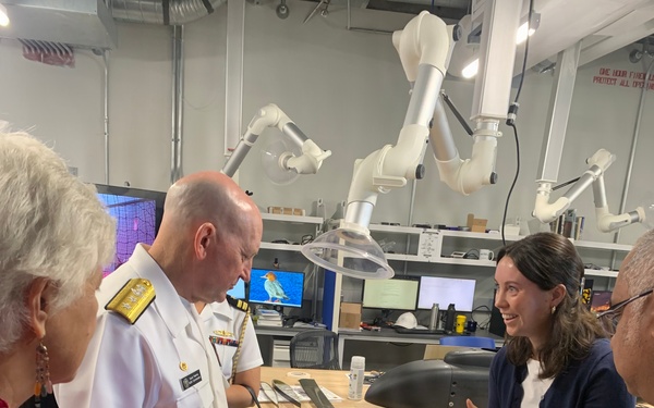 NDW Commandant Visits University of Maryland Aerospace Engineering