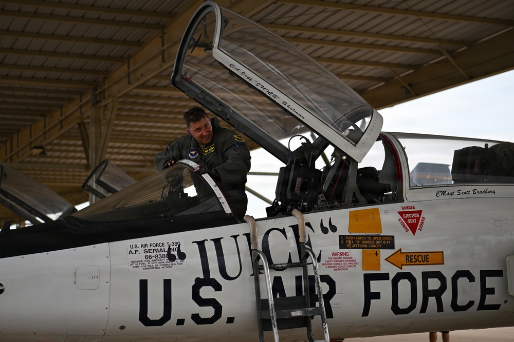 80th Flying Training Wing commander fini flight