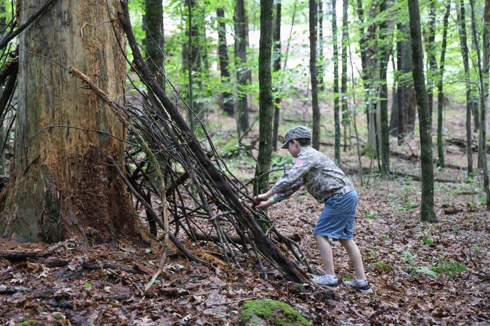 Badger Youth Camp builds bonds among children of Wisconsin Guardsmen