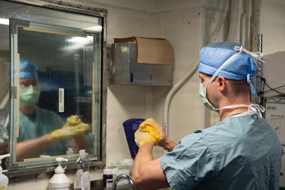 Boxer, FST 3 Sailors Perform Laparoscopic Surgery