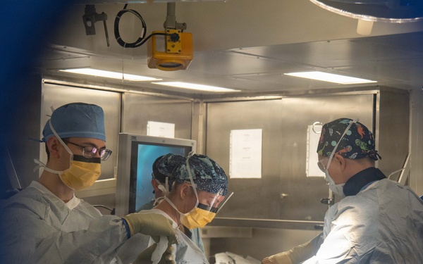 Boxer, FST 3 Sailors Perform Laparoscopic Surgery