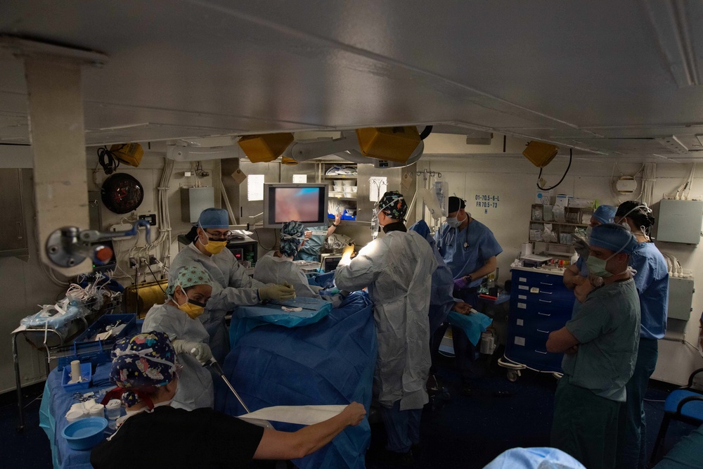 Boxer, FST 3 Sailors Perform Laparoscopic Surgery