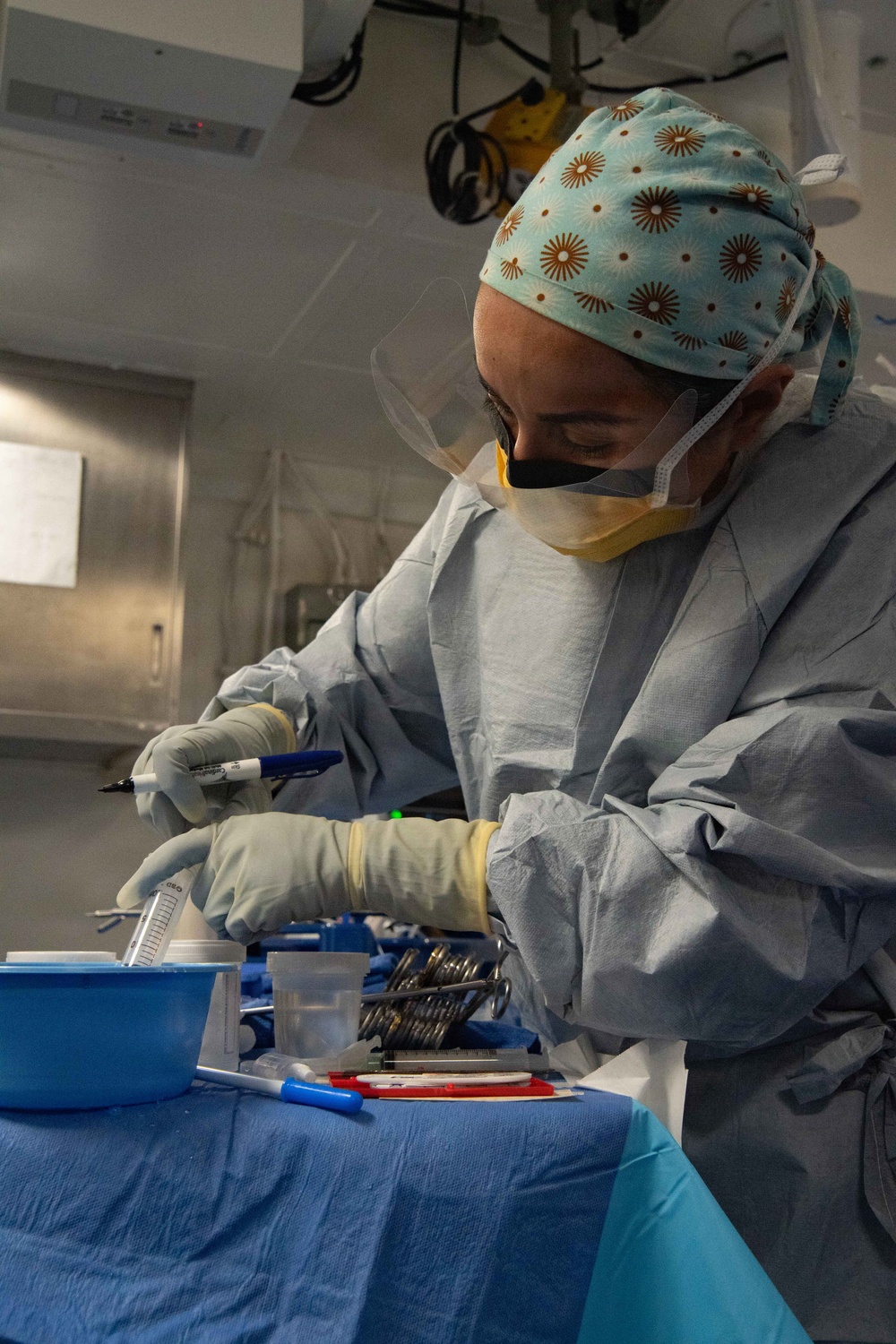 Boxer, FST 3 Sailors Perform Laparoscopic Surgery