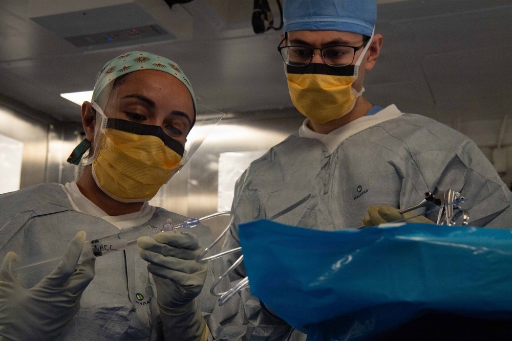 Boxer, FST 3 Sailors Perform Laparoscopic Surgery