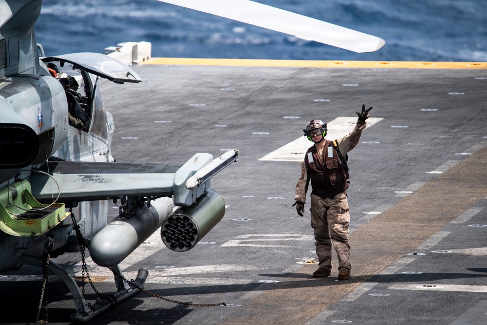 USS Boxer, VMM 163 Conduct Flight Operations