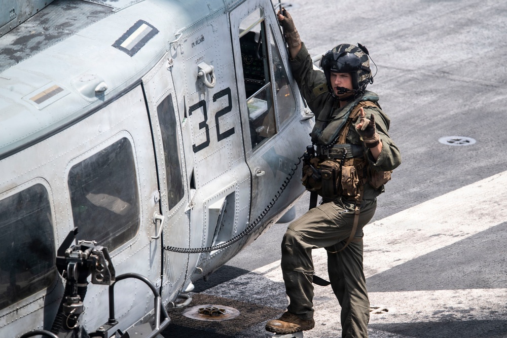 USS Boxer, VMM 163 Conduct Flight Operations
