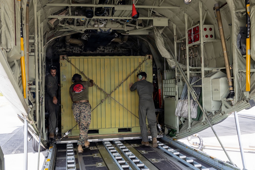 CLC-21 loads equipment in support of disaster assistance for the people of Venezuela