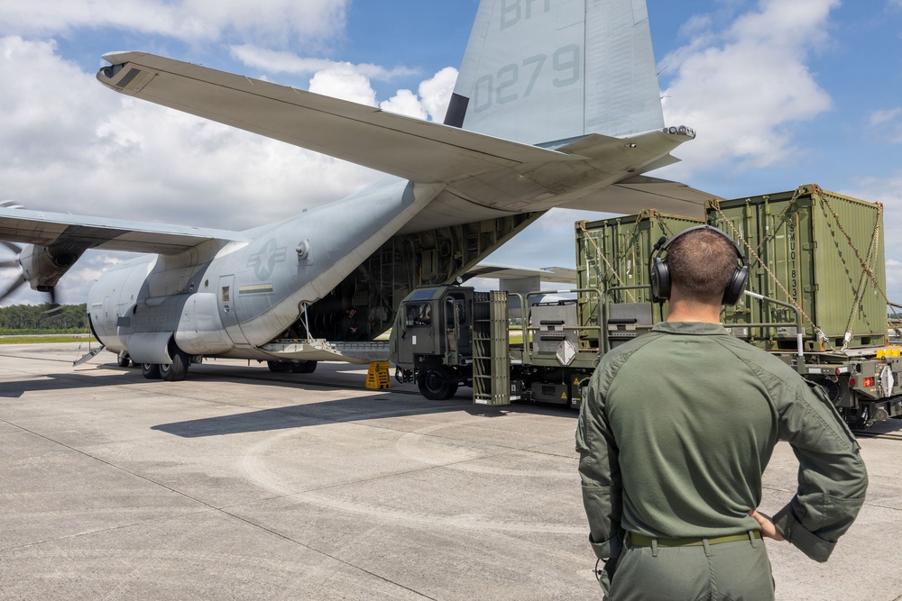 CLC-21 loads equipment in support of disaster assistance for the people of Venezuela
