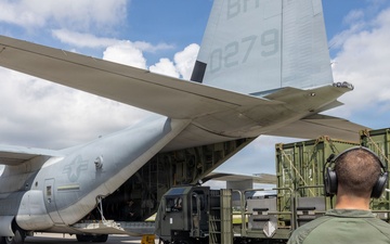 CLC-21 loads equipment in support of disaster assistance for the people of Venezuela