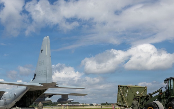CLC-21 loads equipment in support of disaster assistance for the people of Venezuela