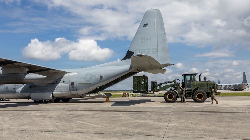 CLC-21 loads equipment in support of disaster assistance for the people of Venezuela