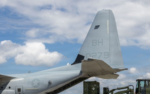 CLC-21 loads equipment in support of disaster assistance for the people of Venezuela