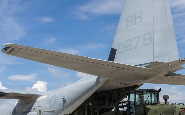 CLC-21 loads equipment in support of disaster assistance for the people of Venezuela