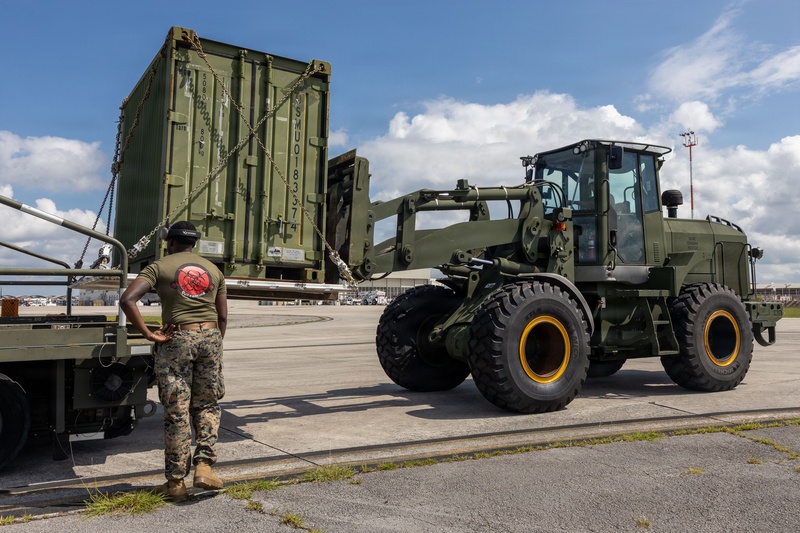 CLC-21 loads equipment in support of disaster assistance for the people of Venezuela