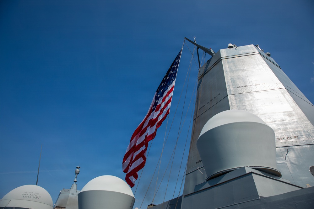 USS Arlington (LPD 24) departs SAIL 250 Maryland &amp; Airshow Baltimore