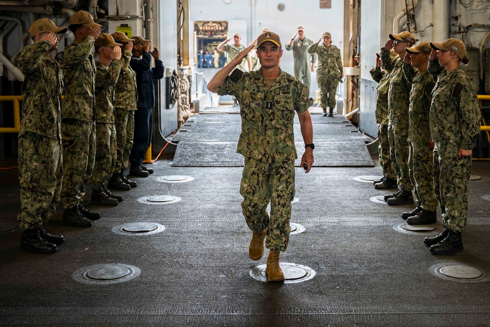 Commander, U.S 2nd Fleet Visits USS Kearsarge (LHD 3)