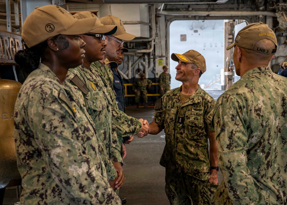 Commander, U.S 2nd Fleet Visits USS Kearsarge (LHD 3)
