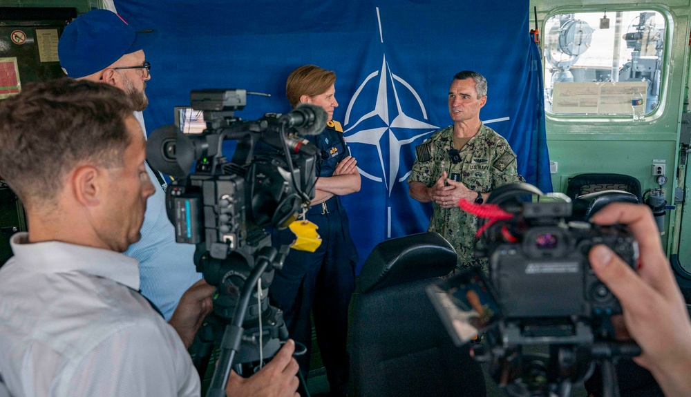 Commander, U.S 2nd Fleet Visits  Standing NATO Maritime Group 1 (SNMG1)