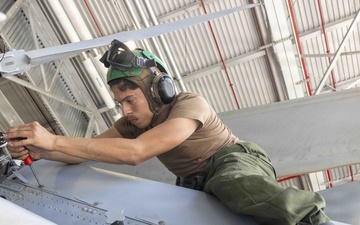 HSM-37 Sailors conduct interview with KHON2