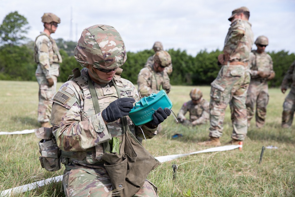 410th Military Police Company Conducts Claymore Mine Training on Fort Hood