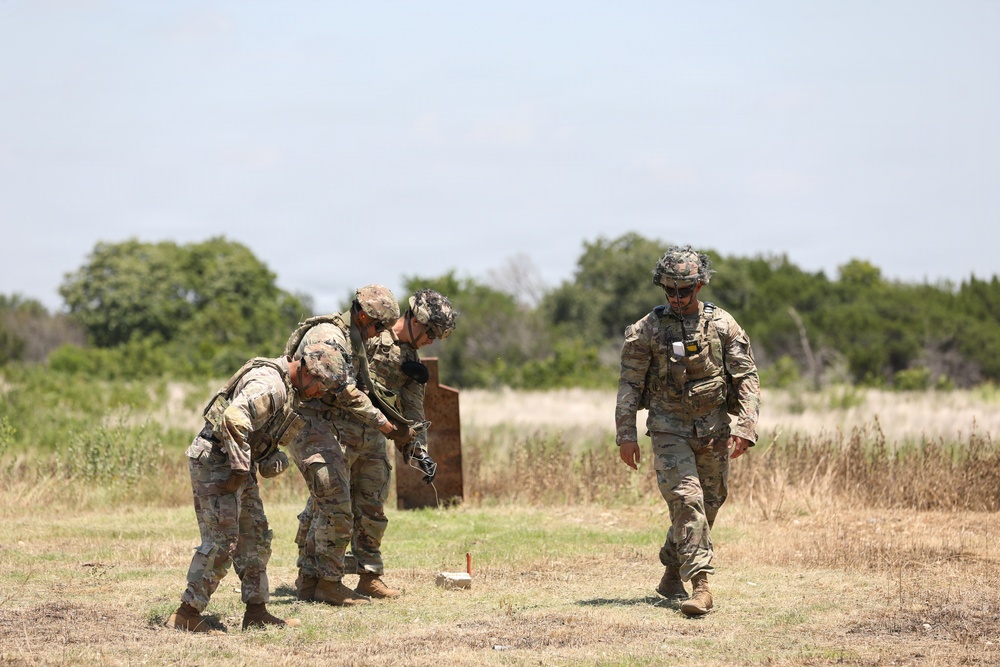 410th Military Police Company Conducts Claymore Mine Training on Fort Hood