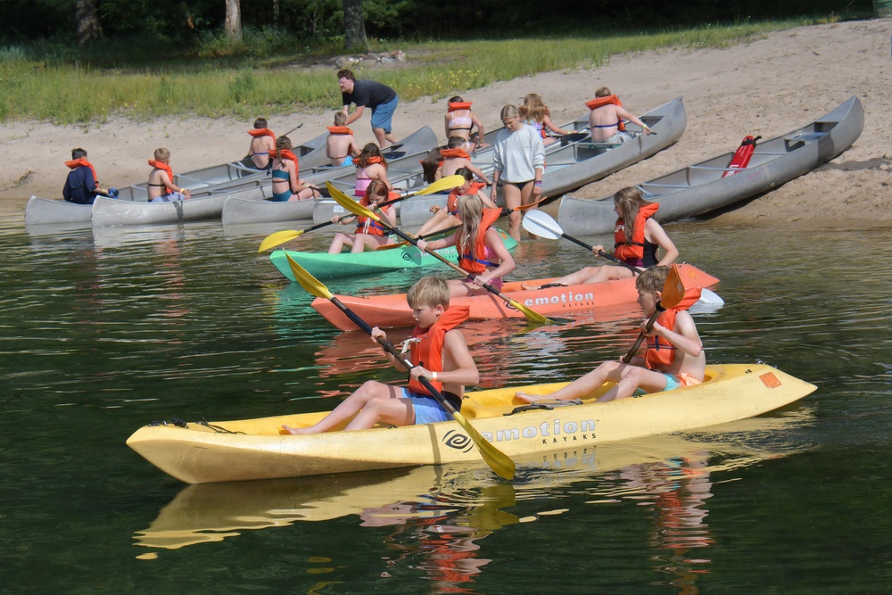 Badger Youth Camp builds bonds among children of Wisconsin Guardsmen