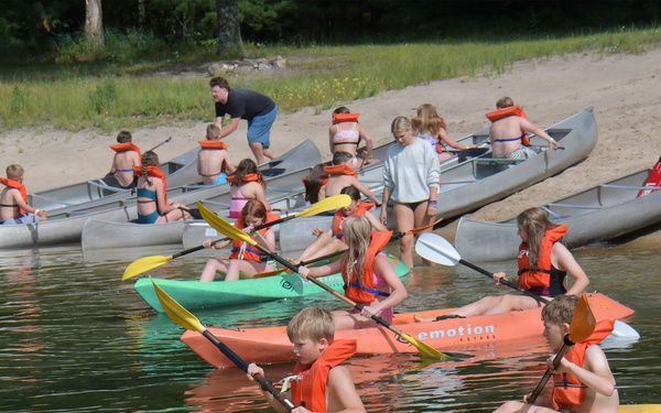 Badger Youth Camp builds bonds among children of Wisconsin Guardsmen