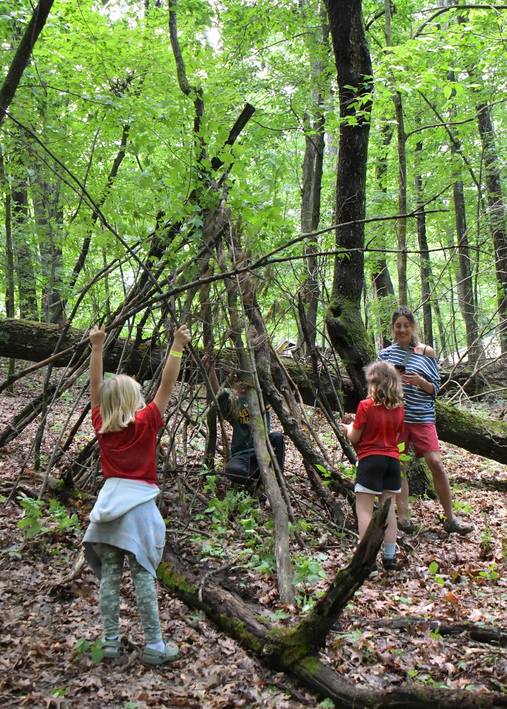 Badger Youth Camp builds bonds among children of Wisconsin Guardsmen