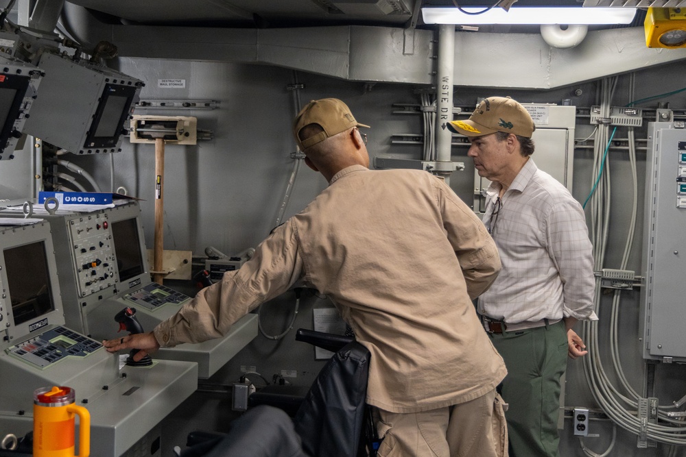 LCF-24: John M. Barrett Tours USS Fort Lauderdale