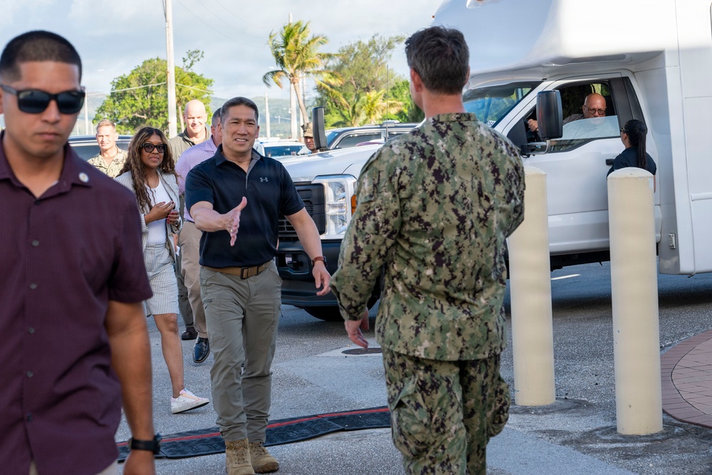 Acting SECNAV visits EODMU5