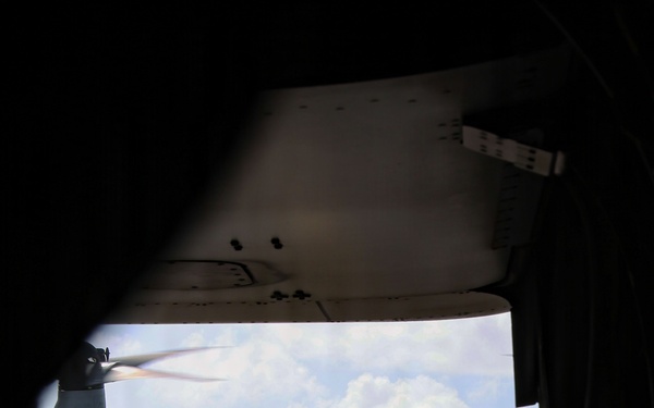 VMM-363 performs joint freefall training