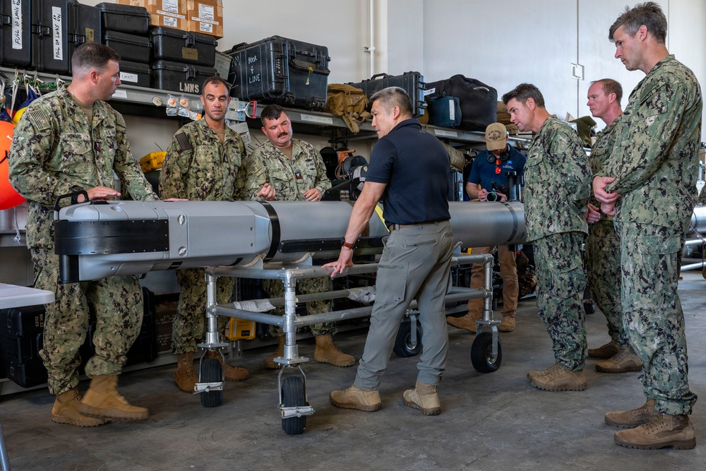 Acting SECNAV visits EODMU5