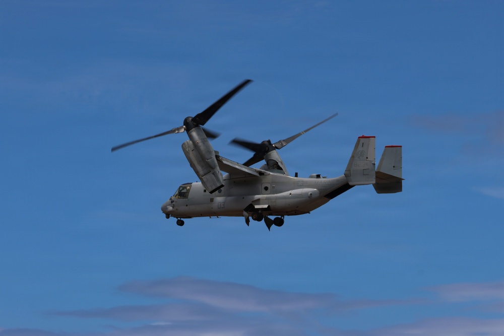 VMM-363 performs joint freefall training