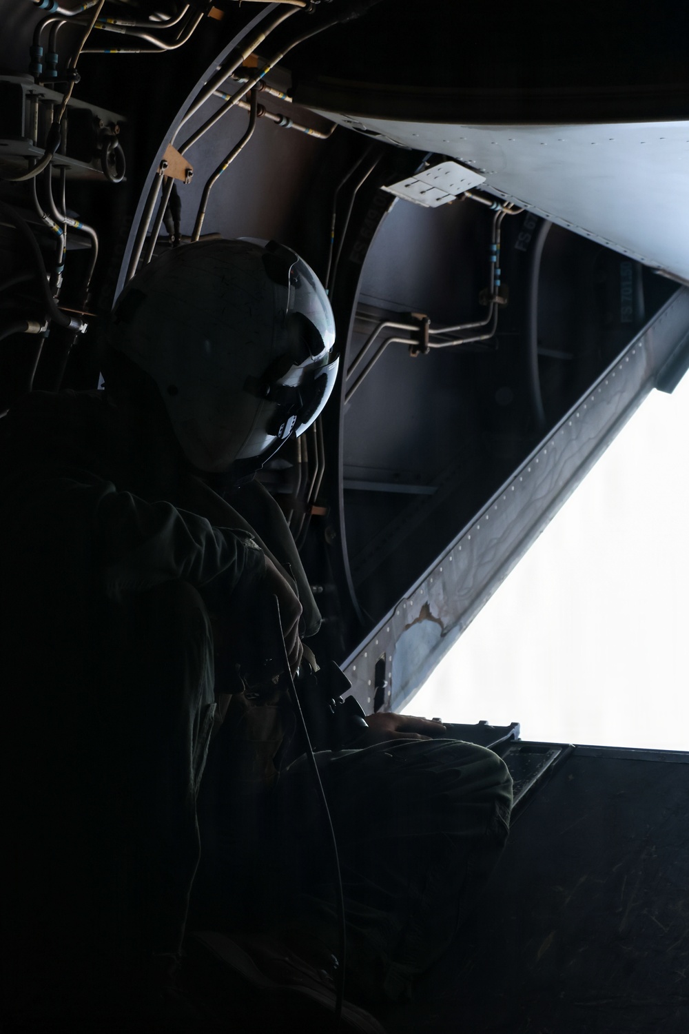 VMM-363 performs joint freefall training