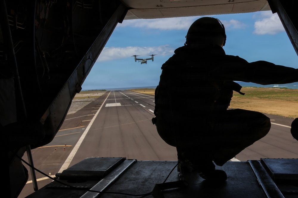 VMM-363 performs joint freefall training