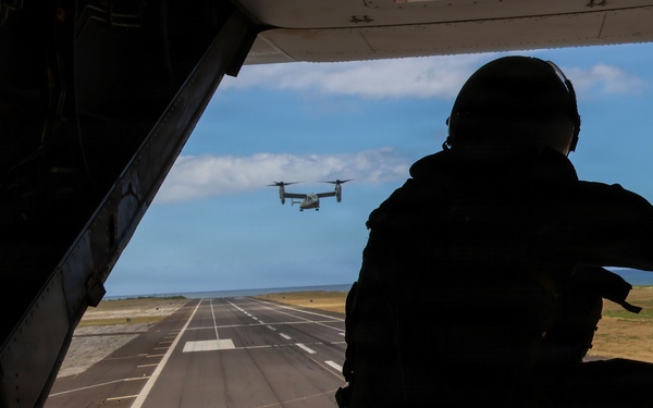 VMM-363 performs joint freefall training