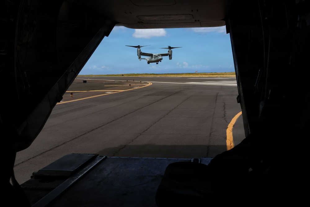 VMM-363 performs joint freefall training