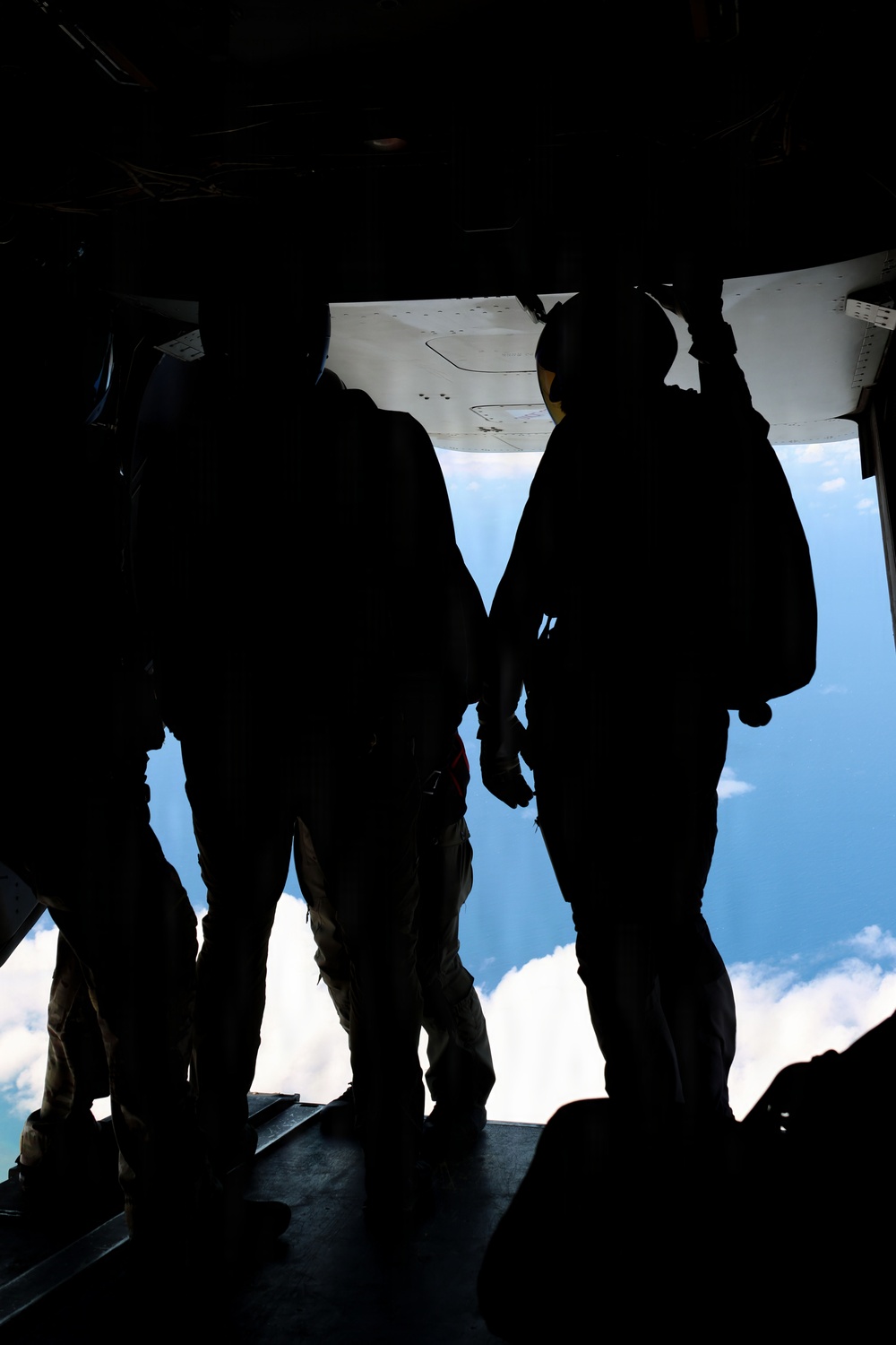 VMM-363 performs joint freefall training