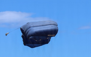 VMM-363 performs joint freefall training