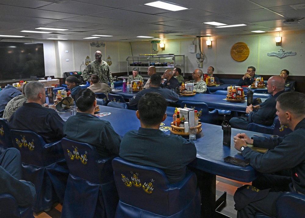U.S. Pacific Fleet Master Chief Don Davis visits USS Essex