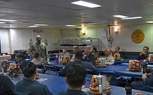 U.S. Pacific Fleet Master Chief Don Davis visits USS Essex