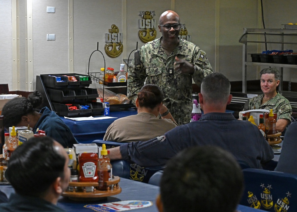 U.S. Pacific Fleet Master Chief Don Davis visits USS Essex