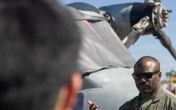 MRF-D Marines hold Osprey showcase for Australian airmen