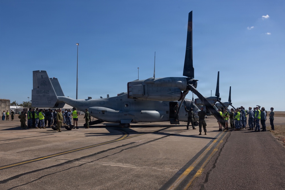 MRF-D Marines hold Osprey showcase for Australian airmen