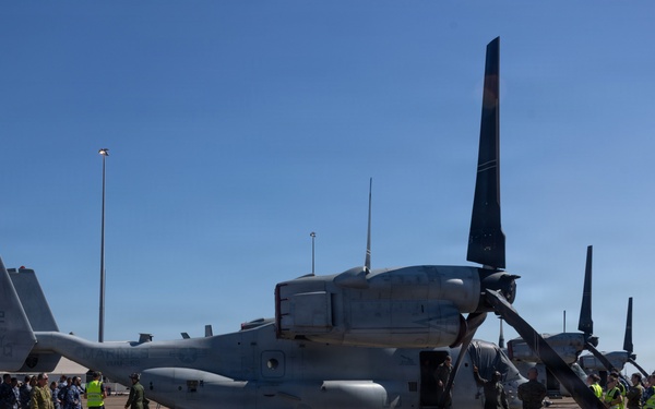 MRF-D Marines hold Osprey showcase for Australian airmen