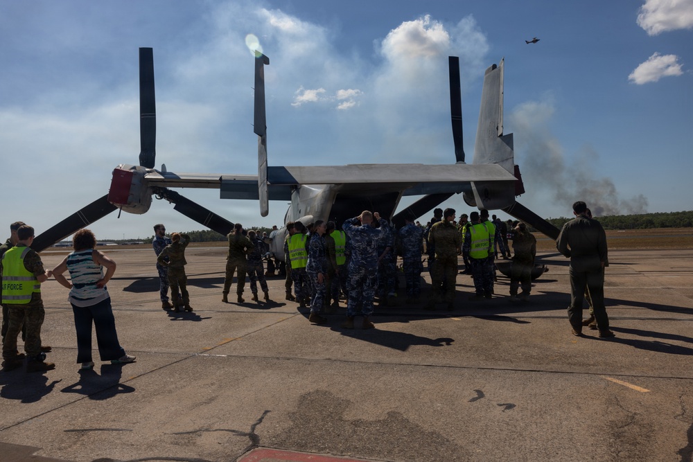 MRF-D Marines hold Osprey showcase for Australian airmen