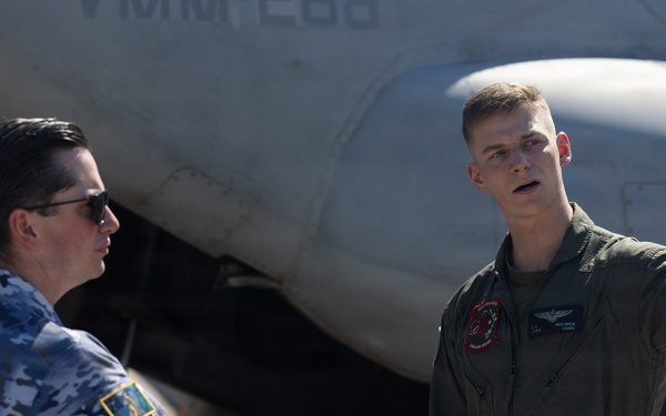 MRF-D Marines hold Osprey showcase for Australian airmen