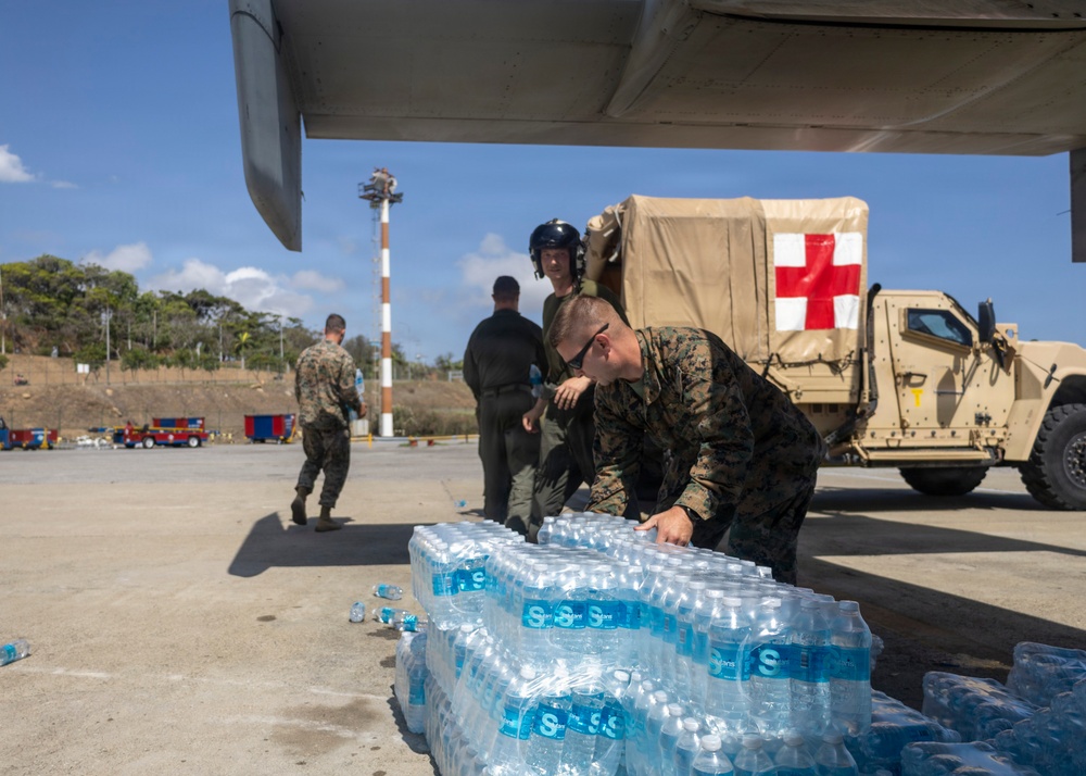 LCF-24: CLB 8 and VMM 365 (Rein) offload food and water