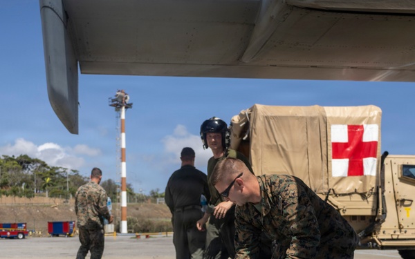 LCF-24: CLB 8 and VMM 365 (Rein) offload food and water